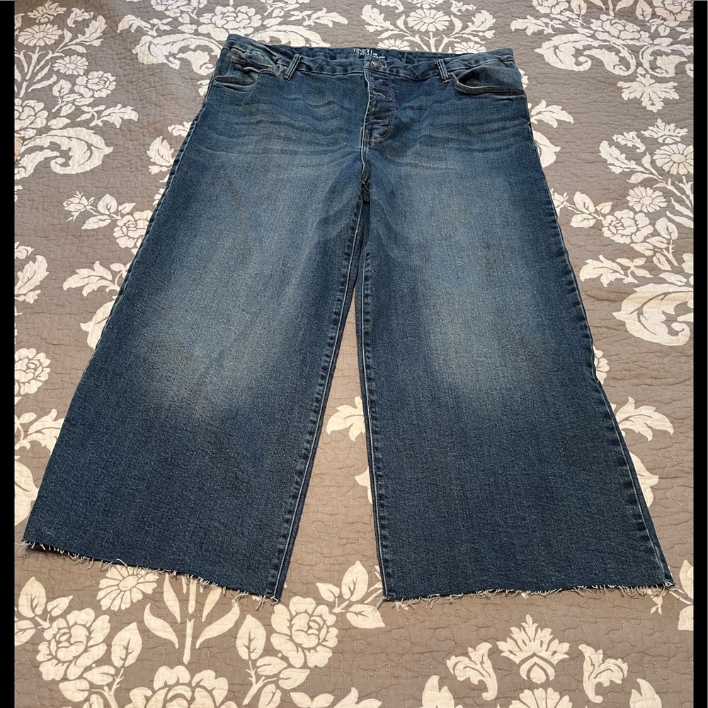 Wide Leg Capri Jeans